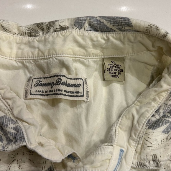 Tommy Bahama Men’s Cream and Gray Polo Shirt with Tropical Pattern, size XL - Picture 7 of 7